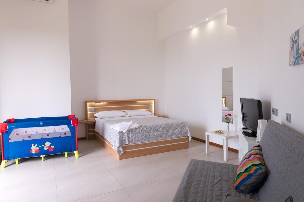 Lalena'S Garden Hotel Portopalo Di Capo Passero Eksteriør billede